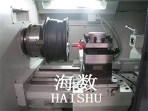 探針靠近接觸，紅燈亮開始對刀